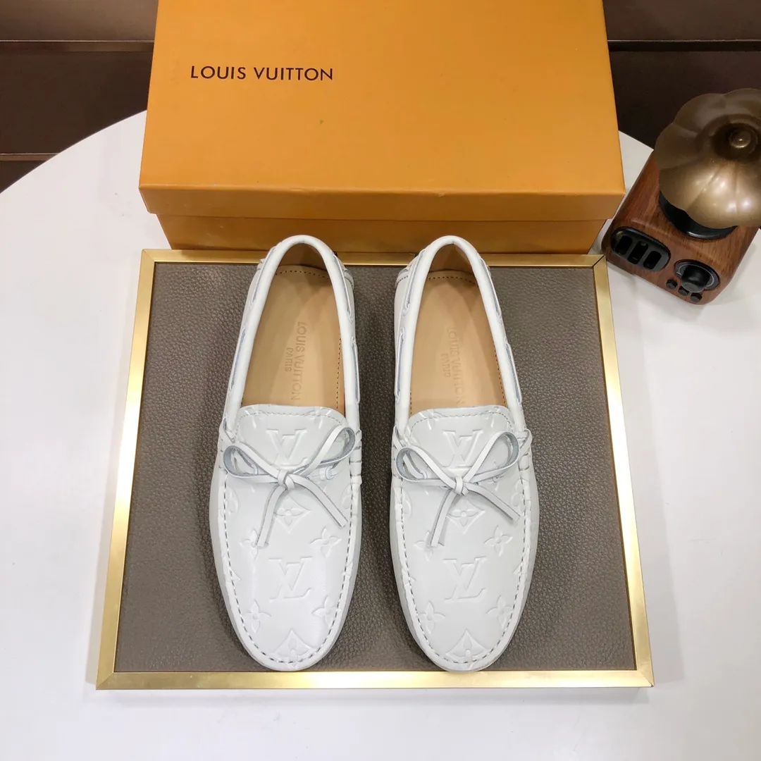 Men's men's shoes 💰420💰 [LV Doudou Shoes] (sheepskin lining) new model is on the market, available on the official website. The new Doudou shoes are processed into single-color materials, and the uppers are made of imported cowhide material. The body of the shoe is fully hemmed with mark thread, and is lined with imported original cowhide leather. The elegant shoe shape is super suitable for all-matching, and the size is 38-44.